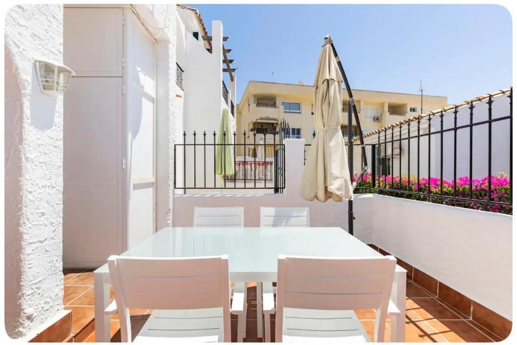 Villa La Casa En La Carihuela Playa A 4 Minutos A Pie Torremolinos Exterior foto